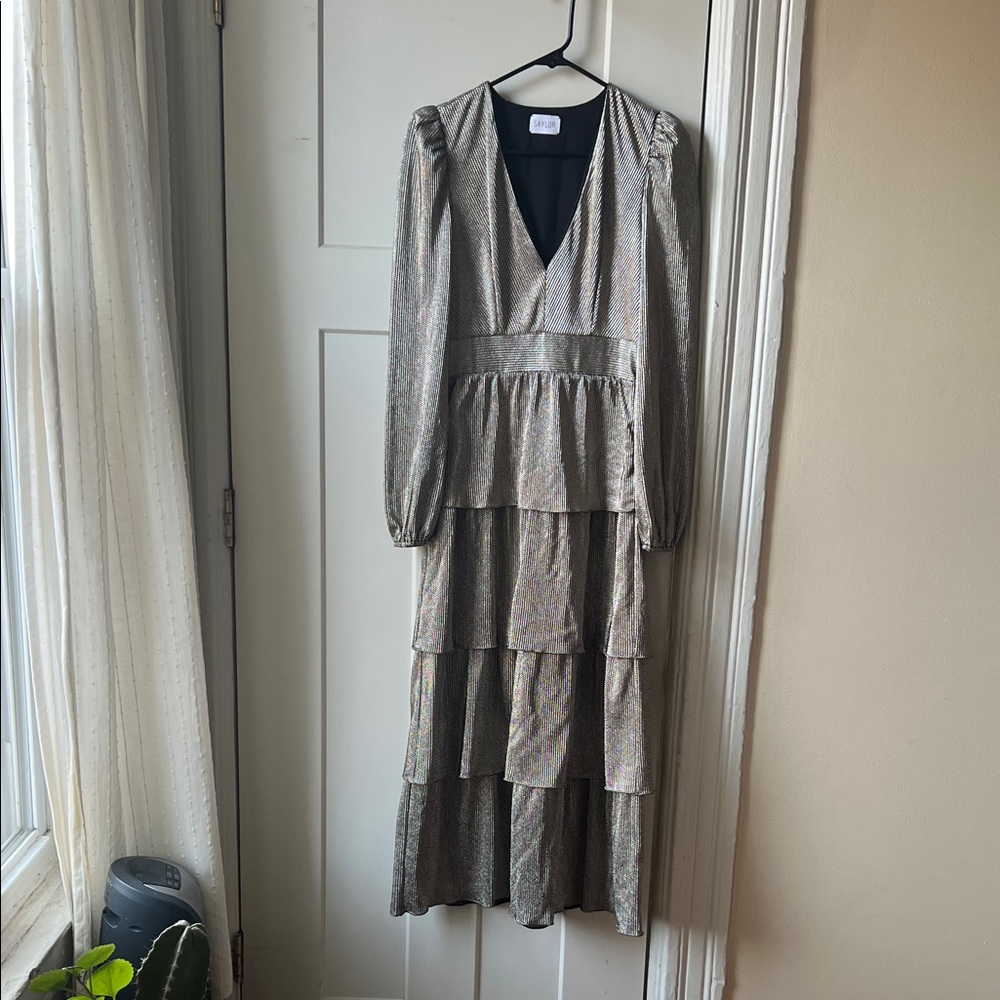 Women’s Saylor Gold/Silver Long Sleeve Dress (size 6)
